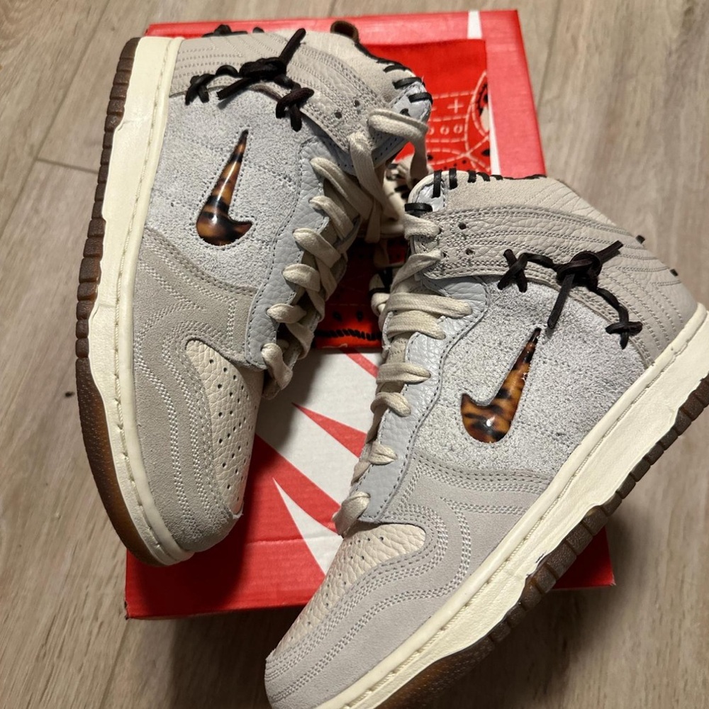 Size 6 - Nike Dunk High Bodega Sail Multi (Amigos y Familia)